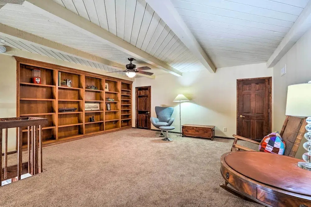 photo 1 of Pool & Putting Green: Pet-friendly Glendale Home