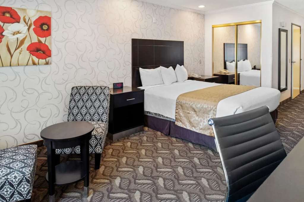 photo 1 of Glendale Hotel