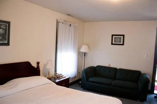 photo 1 of Golden Eagle Inn