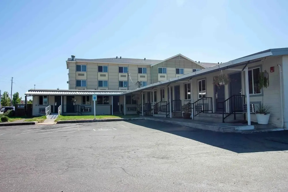 photo 1 of Golden Kent Motel