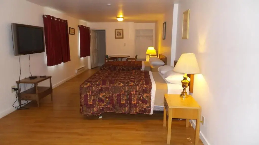 photo 1 of Golden Lion Motel