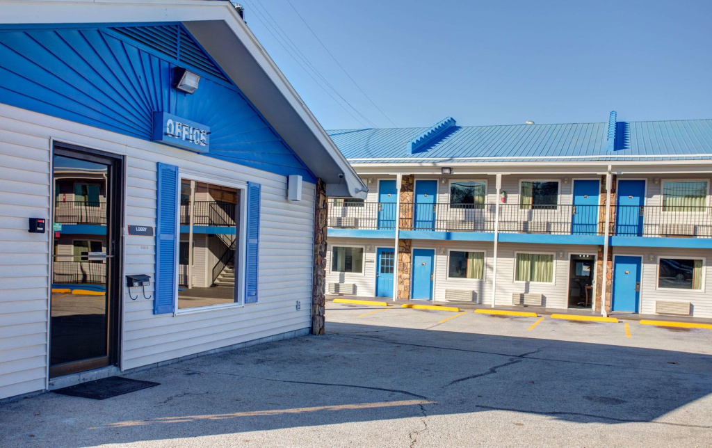 photo 1 of Motel 6 Branson, MO