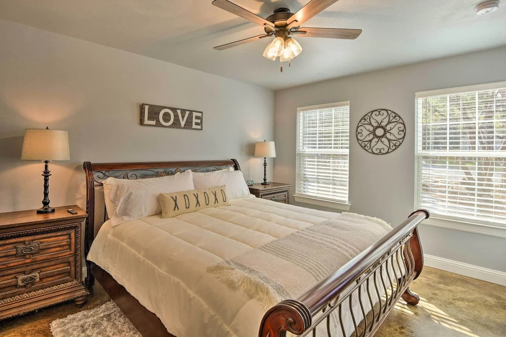 photo 1 of Hot Tub & Fire Pit! Cozy Granbury Escape Near Lake