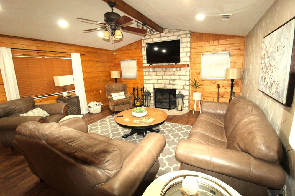 photo 1 of Granbury Home w/ Waterfront Deck: 5 Mi to Downtown