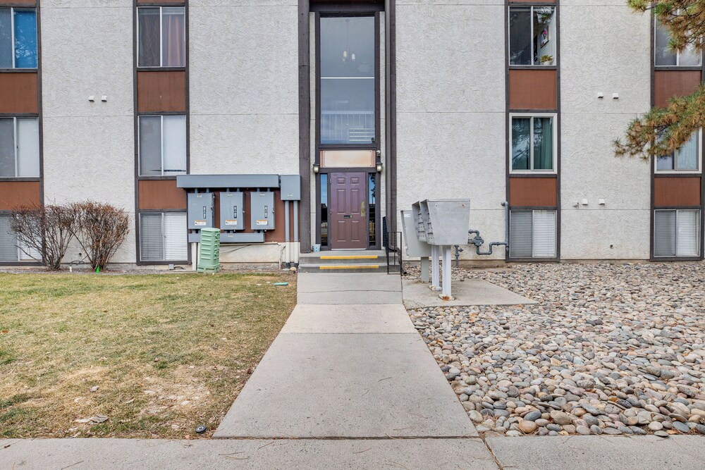 photo 1 of Grand Junction Condo: Balcony, Community Pool!