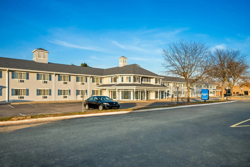 photo 1 of Rodeway Inn Grandville - Grand Rapids