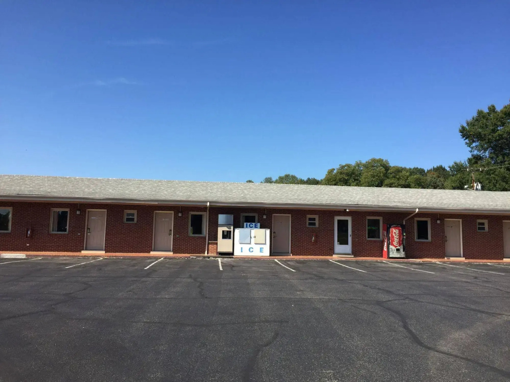 photo 1 of Gretna Motel