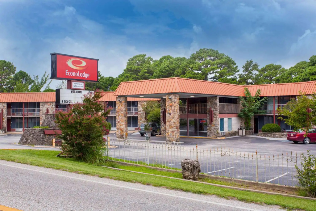photo 1 of Eureka Springs Heritage Motel