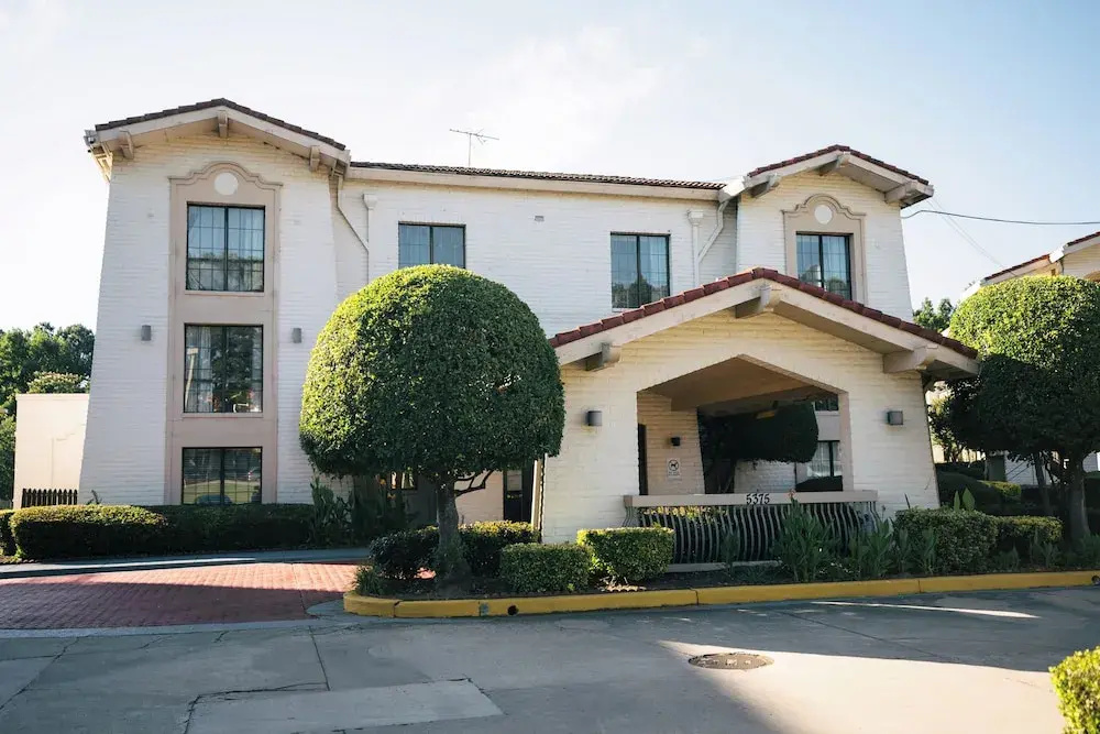 photo 1 of Guest Inn & Suites