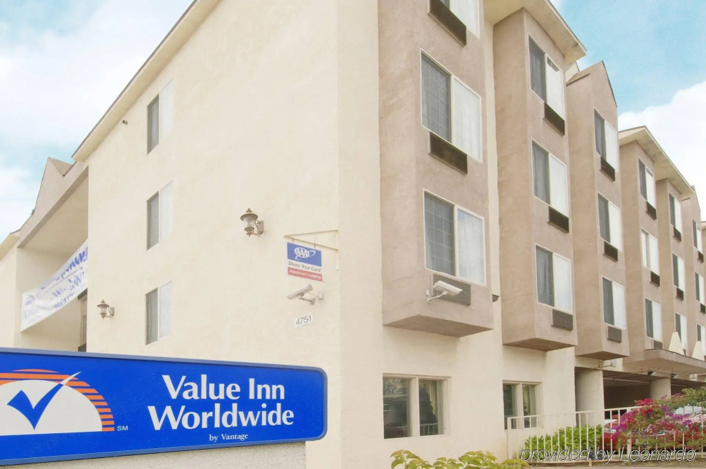 photo 1 of H3 Inn & Suites - LAX Airport - Los Angeles