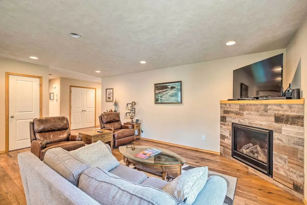 photo 1 of Hammond Home 2 Blocks to Marina & Columbia River!