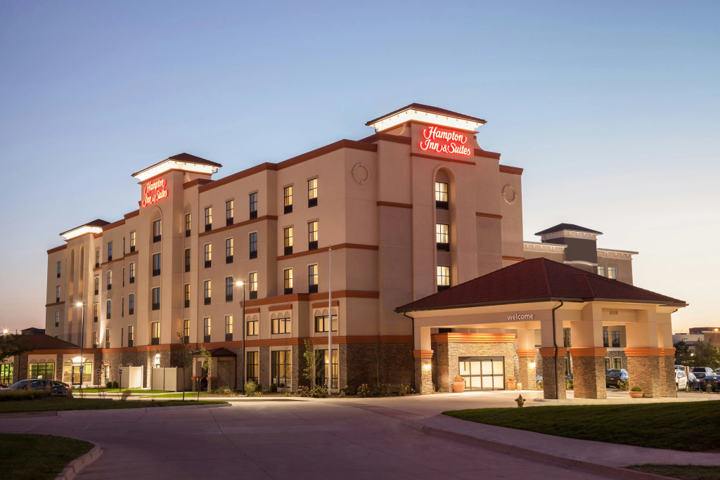 photo 1 of Hampton Inn & Suites West Des Moines/SW Mall Area