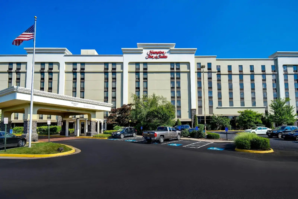 photo 1 of Hampton Inn & Suites Alexandria Old Town Area South