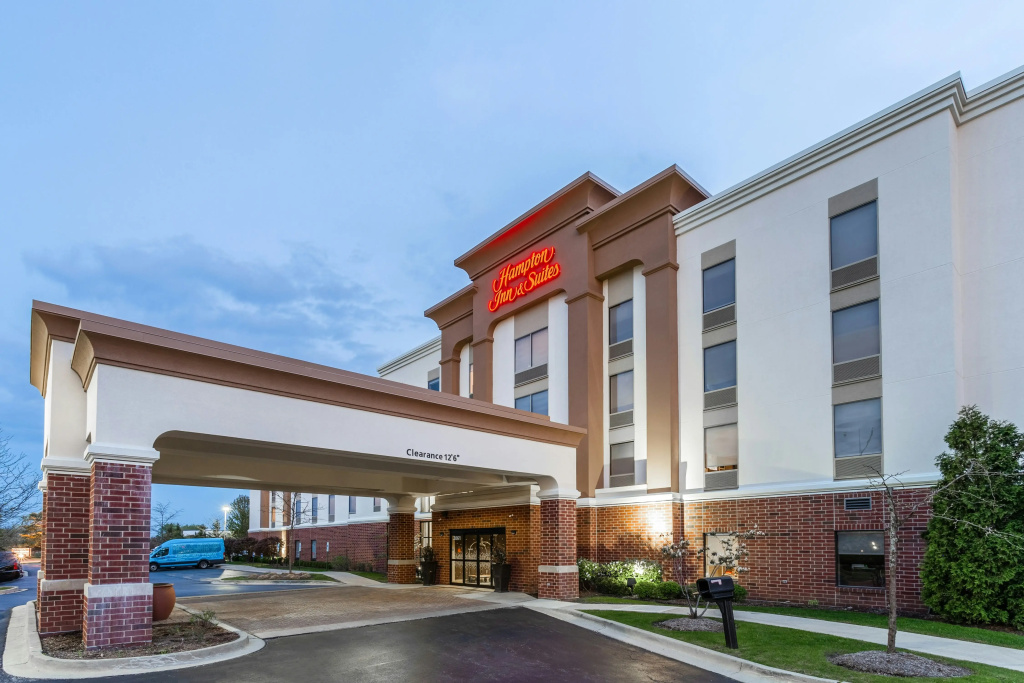 photo 1 of Hampton Inn & Suites Chicago-Libertyville