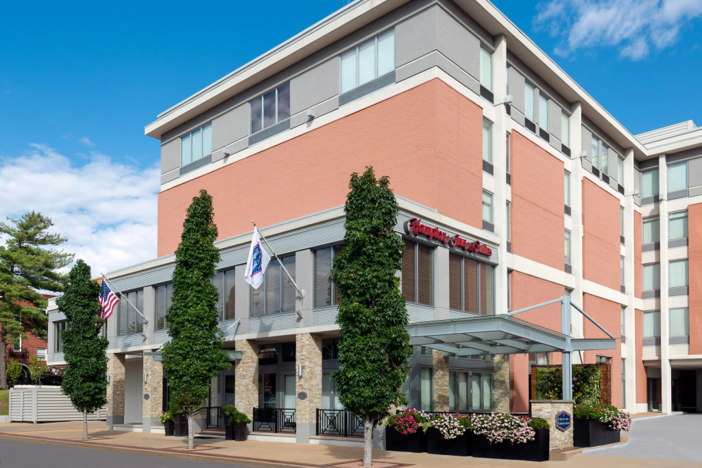 photo 1 of Hampton Inn & Suites Clayton/St. Louis-Galleria Area