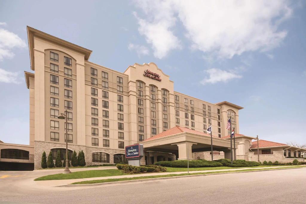 photo 1 of Hampton Inn & Suites Kansas City-Country Club Plaza