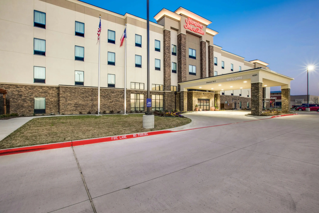 photo 1 of Hampton Inn & Suites Dallas/Ft. Worth Airport South