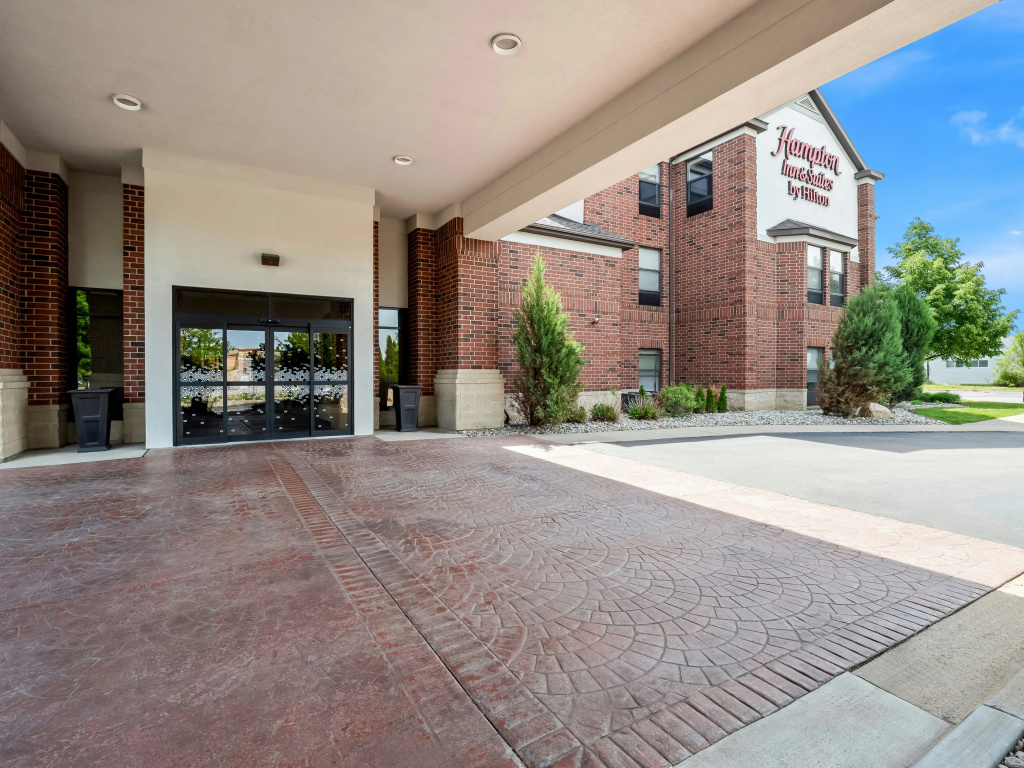 photo 1 of Hampton Inn & Suites East Lansing/Okemos