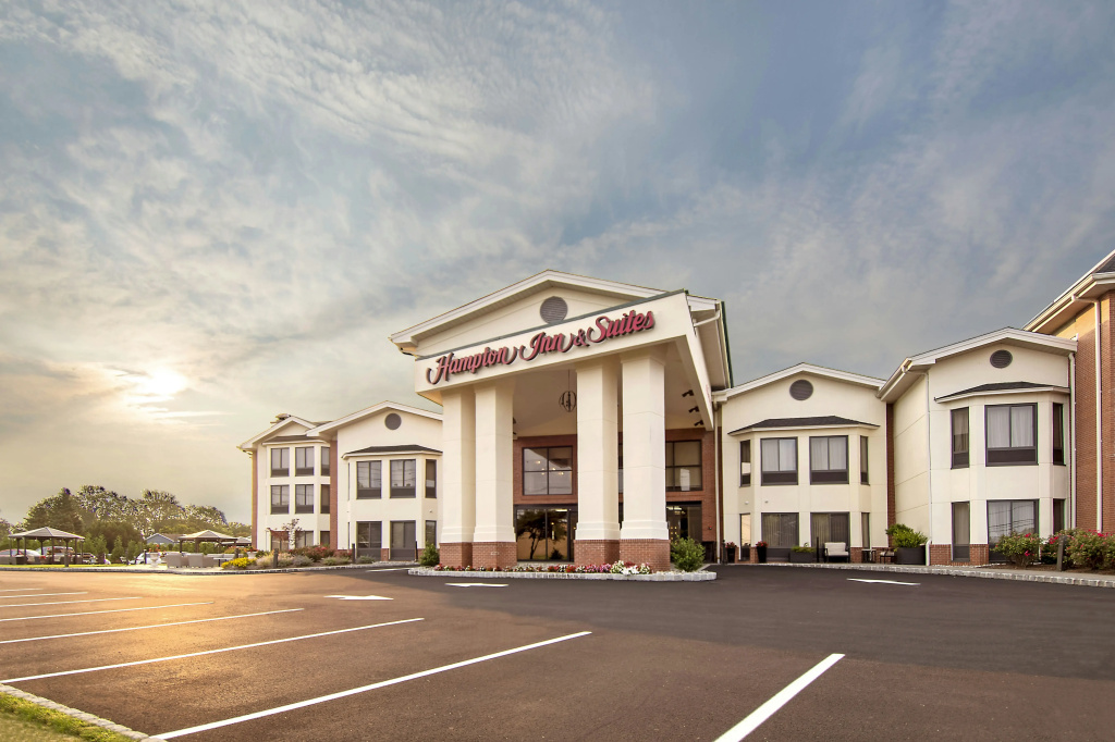photo 1 of Hampton Inn & Suites Fairfield