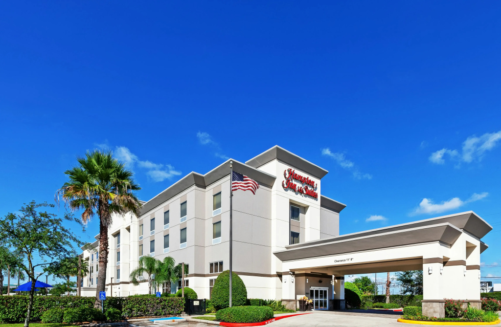 photo 1 of Hampton Inn & Suites Houston-Bush Intercontinental Aprt