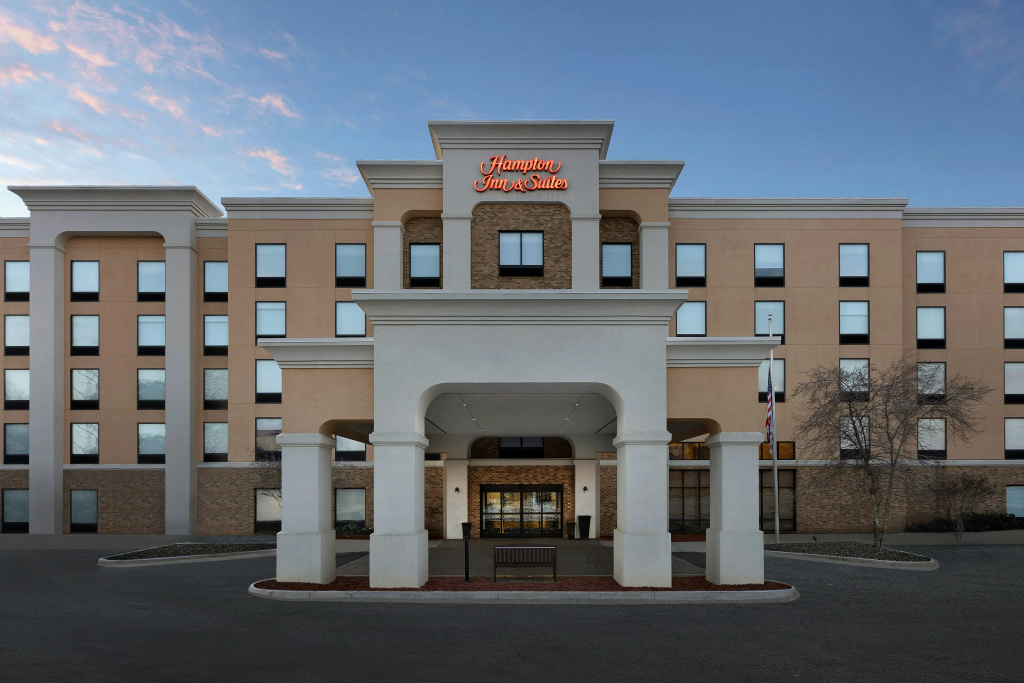 photo 1 of Hampton Inn & Suites Lynchburg