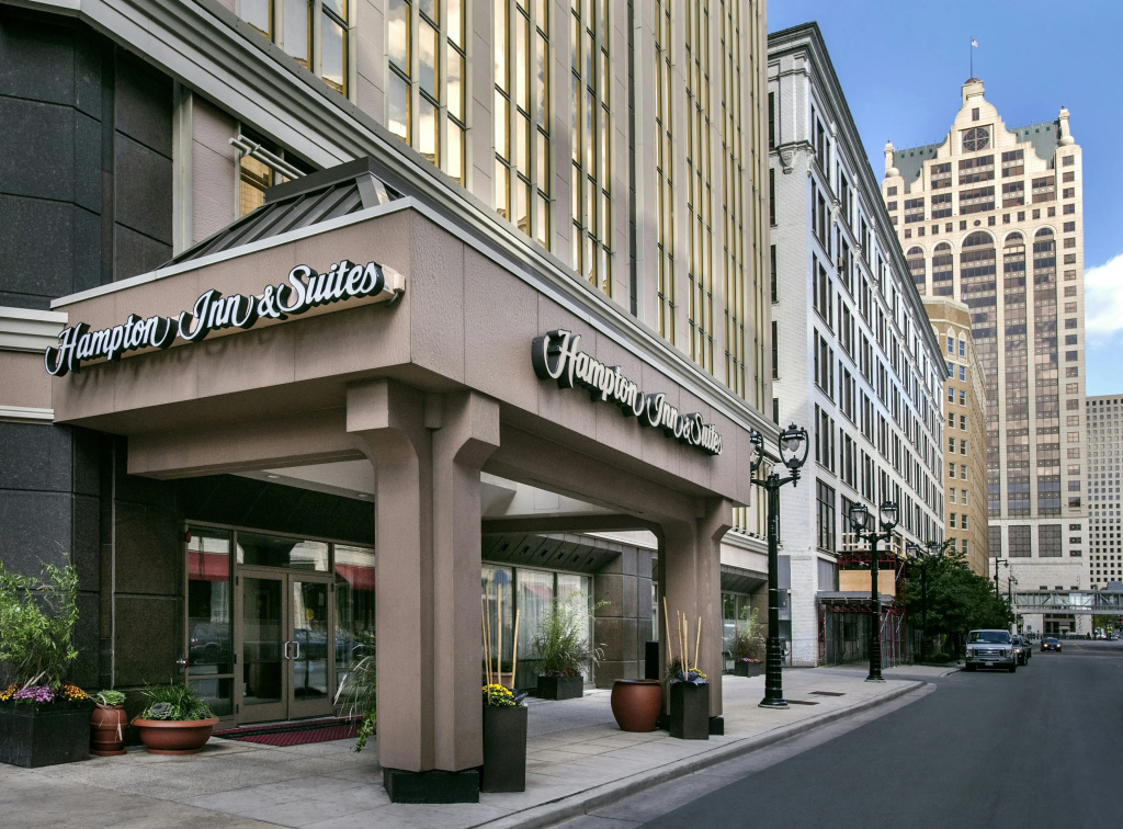 photo 1 of Hampton Inn & Suites Milwaukee Downtown
