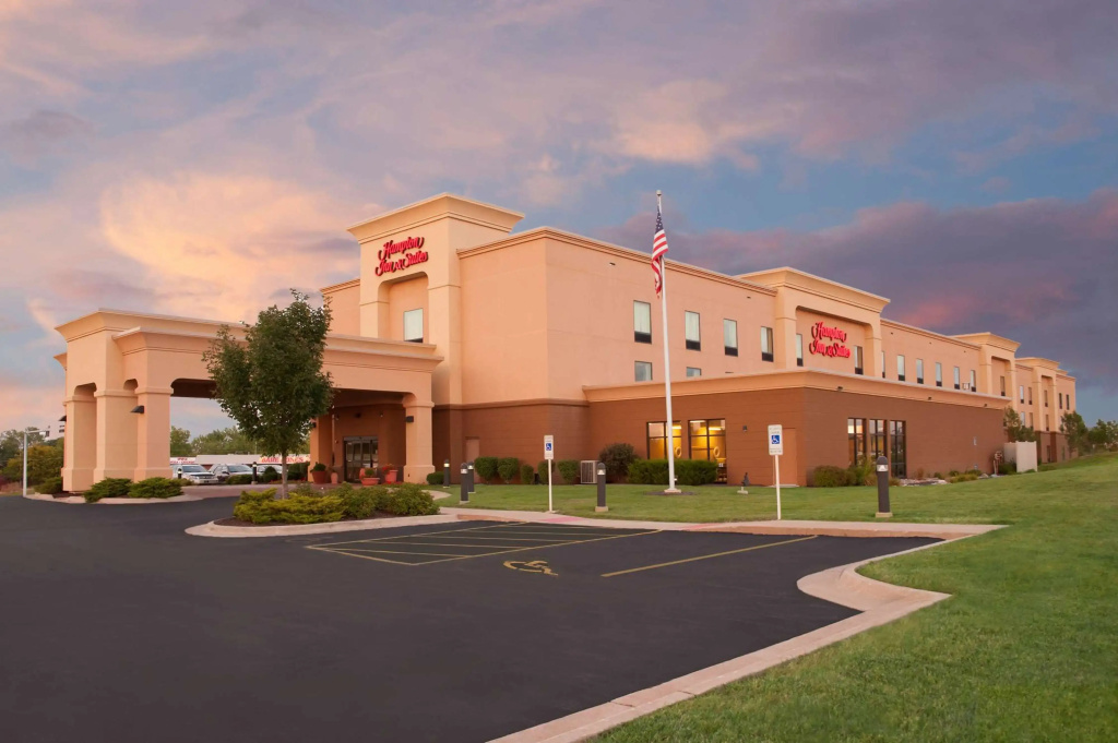 photo 1 of Hampton Inn & Suites Moline-Quad City Int'l Aprt