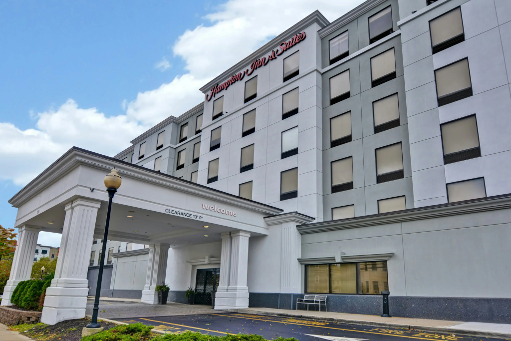 photo 1 of Hampton Inn & Suites Newark-Harrison-Riverwalk