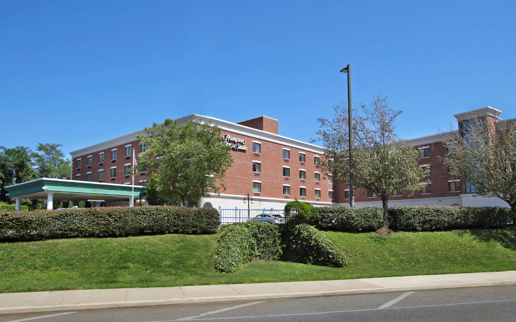 photo 1 of Hampton Inn & Suites Rockville Centre