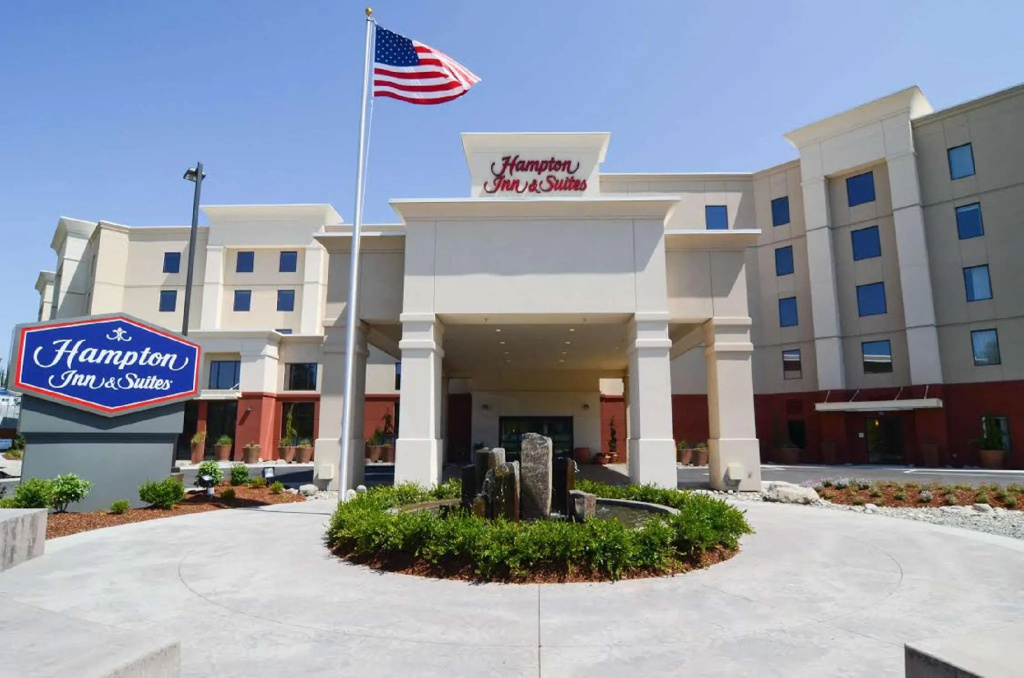 photo 1 of Hampton Inn & Suites Seattle-Airport/28th Ave