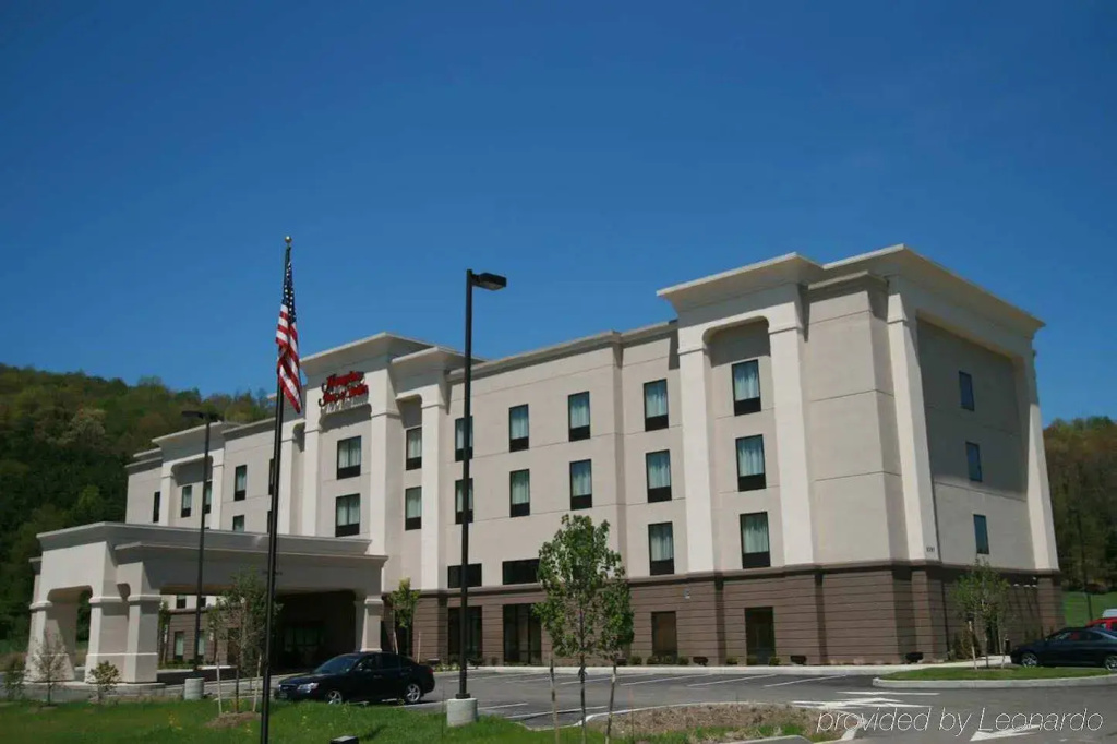 photo 1 of Hampton Inn & Suites Warren