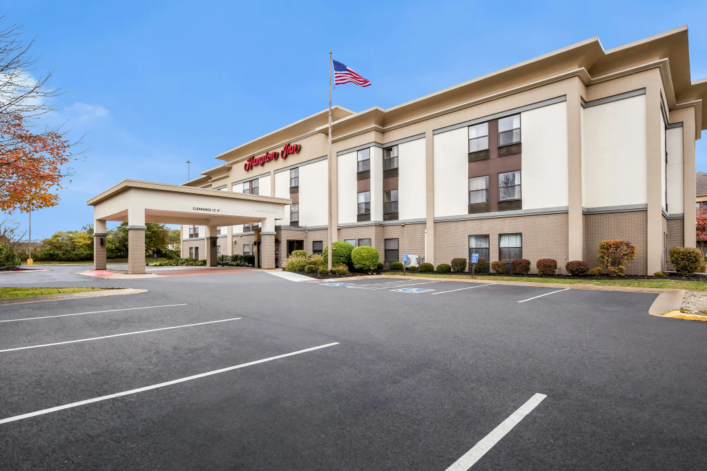 photo 1 of Hampton Inn Akron-Fairlawn
