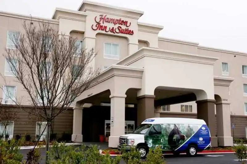 photo 1 of Hampton Inn & Suites Atlanta Airport West/Camp Creek Pkwy