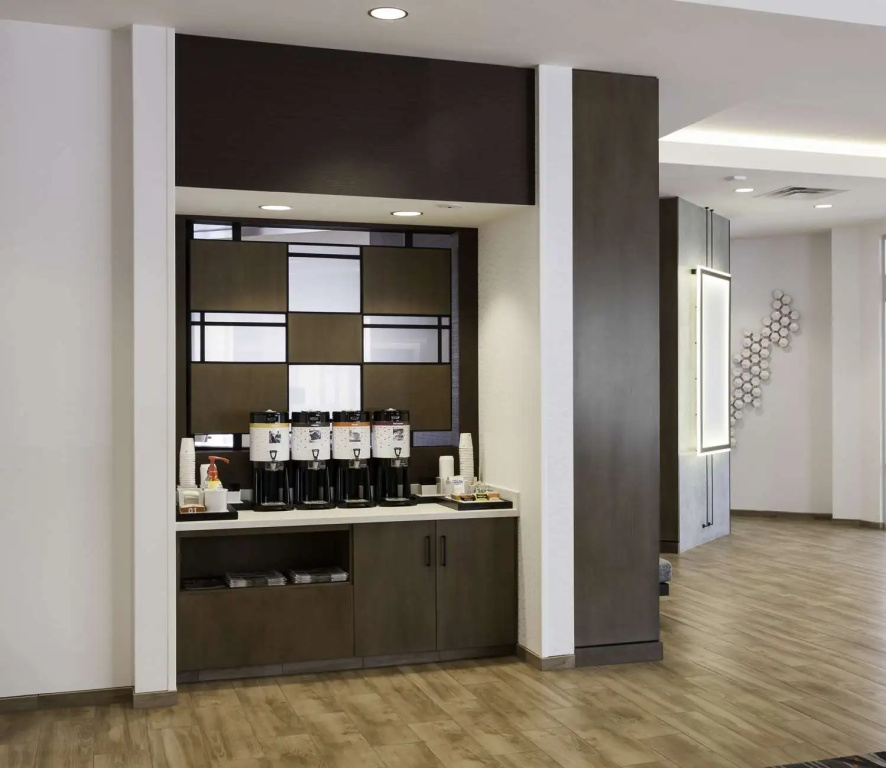 photo 1 of Hampton Inn And Suites Phoenix Downtown