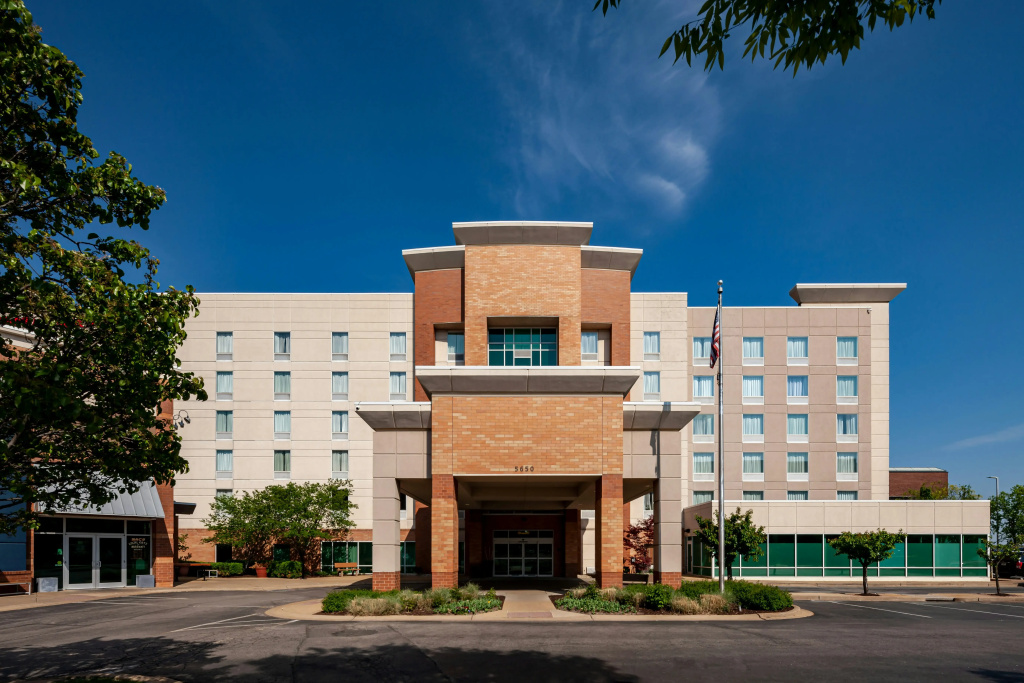 photo 1 of Hampton Inn & Suites St. Louis at Forest Park