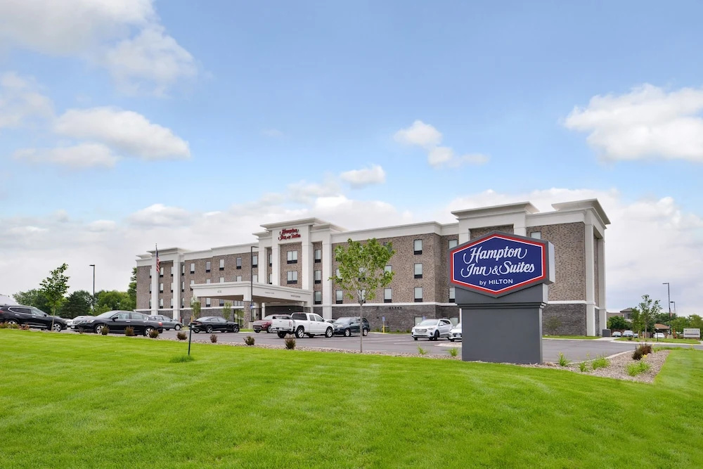 photo 1 of Hampton Inn and Suites St. Paul Oakdale/Woodbury by Hilton