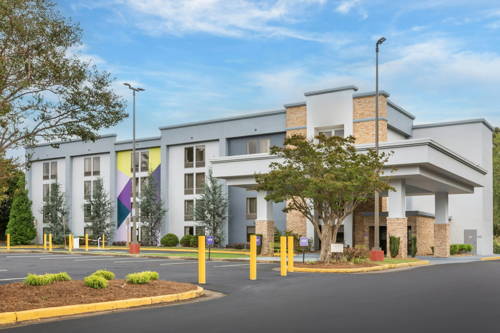 photo 1 of Spark by Hilton Atlanta Airport South College Park