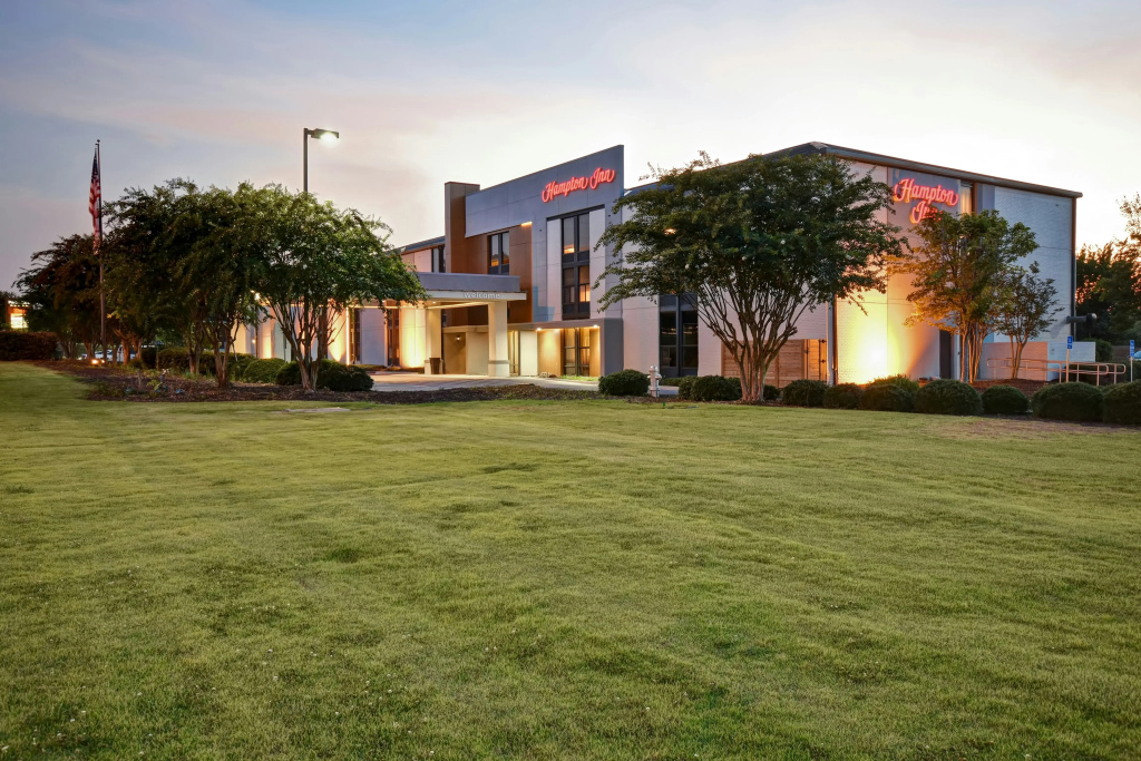 photo 1 of Hampton Inn Auburn