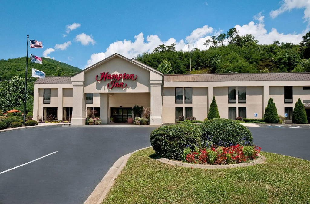 photo 1 of Clarion Pointe Cherokee
