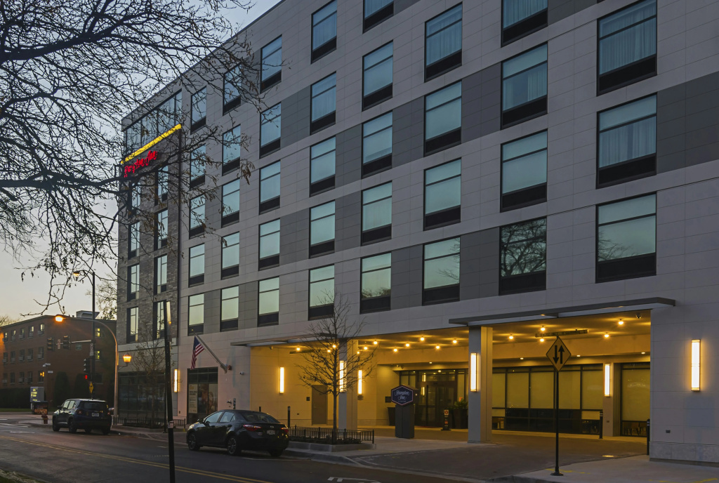 photo 1 of Hampton Inn Chicago North-Loyola Station