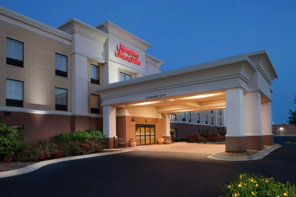 photo 1 of Hampton Inn & Suites Chicago/St. Charles
