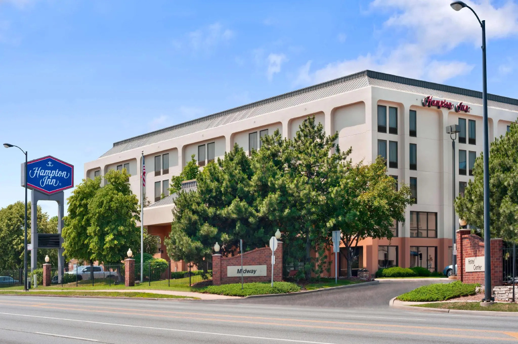 photo 1 of Hampton Inn by Hilton Chicago-Midway Airport