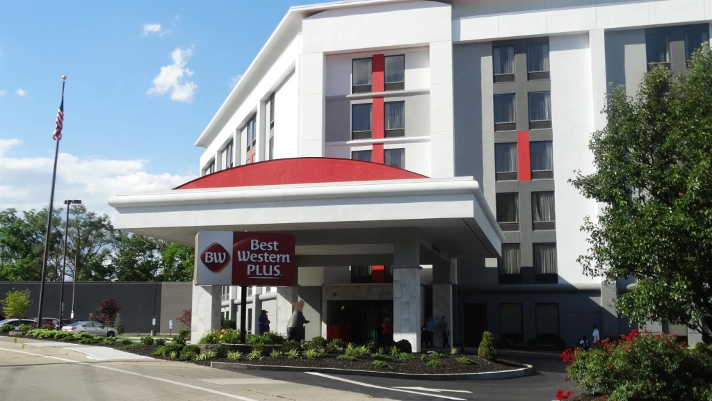 photo 1 of Holiday Inn Express & Suites Cincinnati Riverfront by IHG