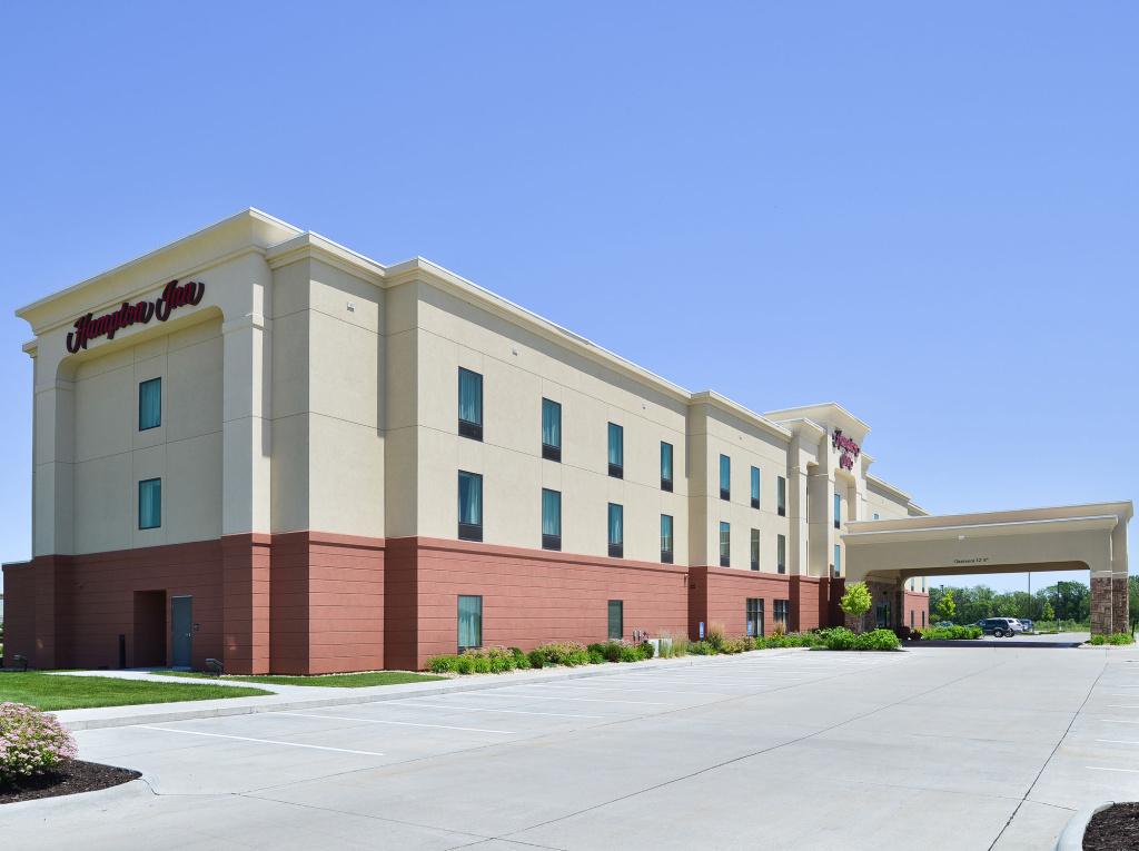 photo 1 of Hampton Inn Clinton, IA