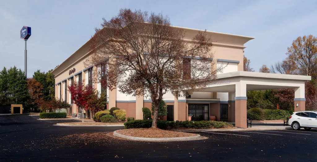 photo 1 of Hampton Inn Commerce