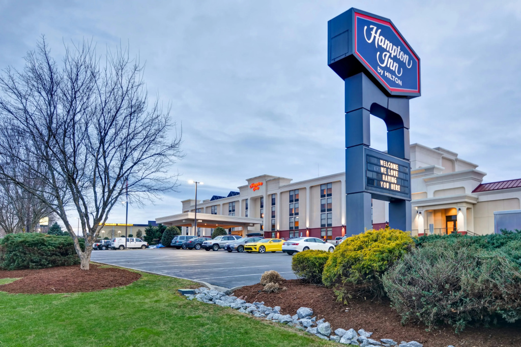 photo 1 of Hampton Inn Hendersonville