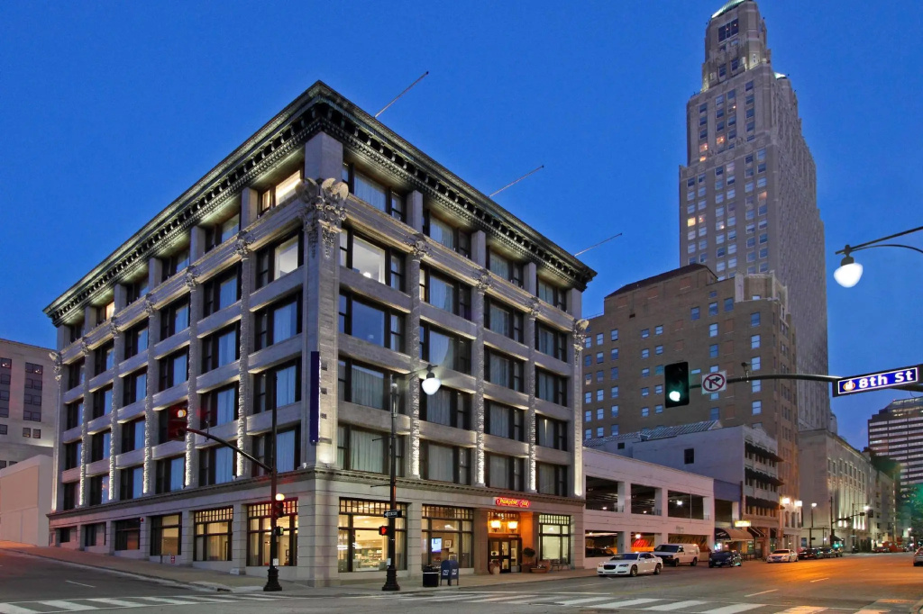 photo 1 of Hampton Inn Kansas City/Downtown Financial District