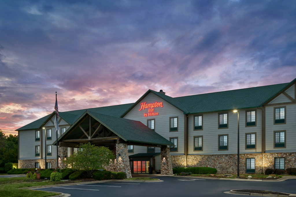 photo 1 of Hampton Inn Kansas City The Legends