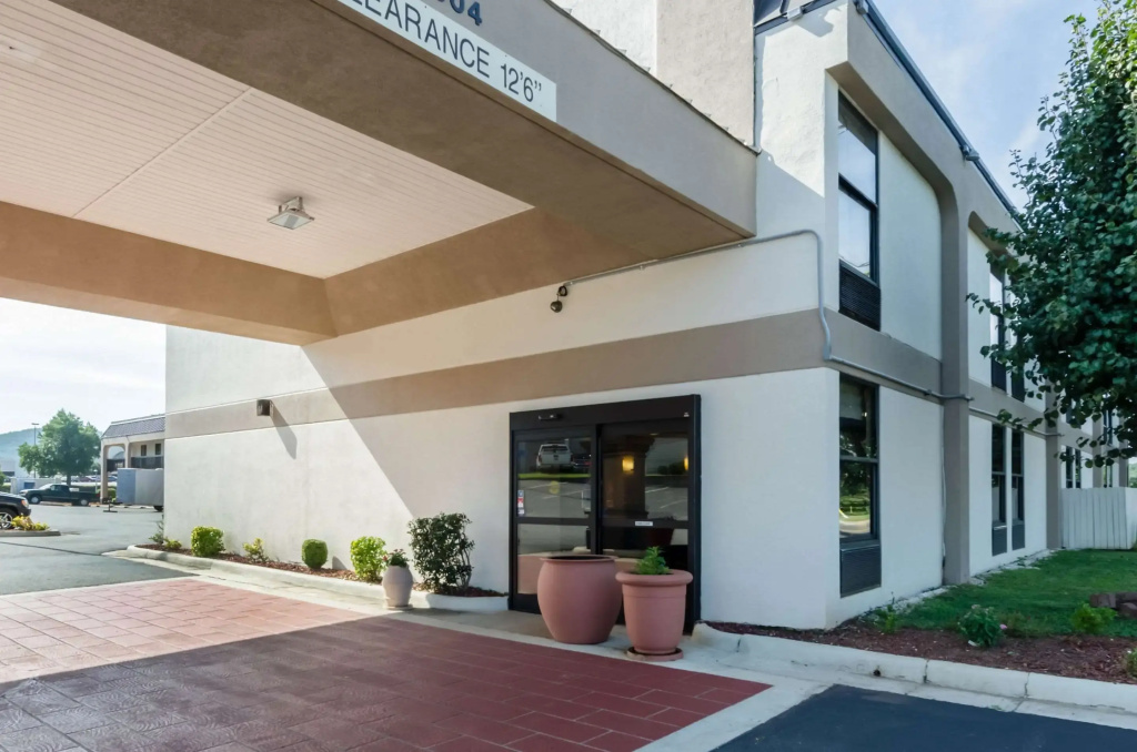 photo 1 of Quality Inn Lynchburg near University