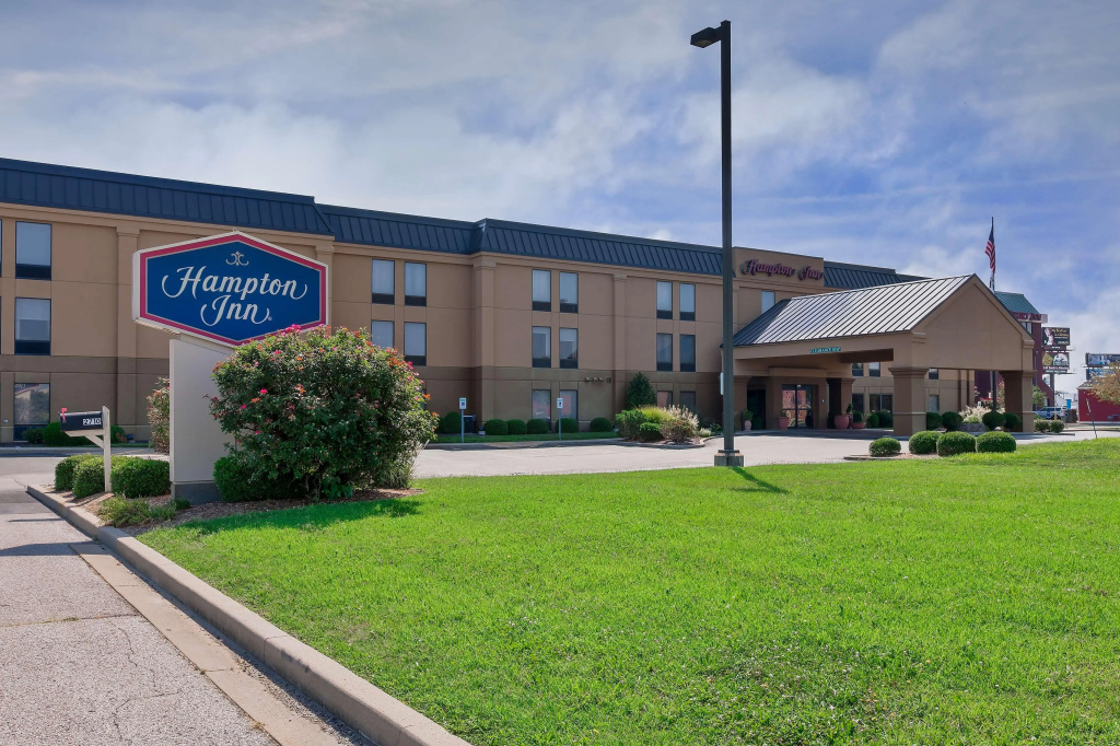 photo 1 of Hampton Inn Marion